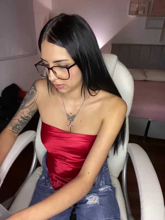 Hilary_pinkk