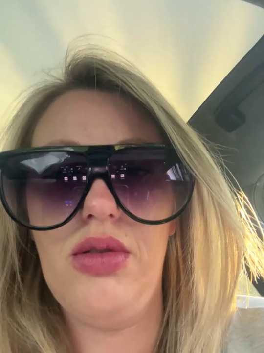 Megan_off