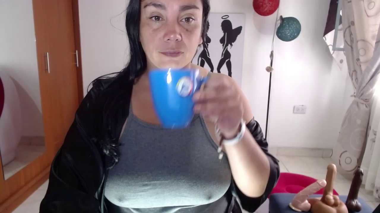 Vivian_milf_paint cam recording
