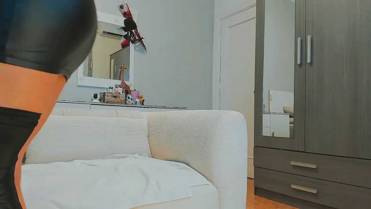 anisialuna_ cam recording