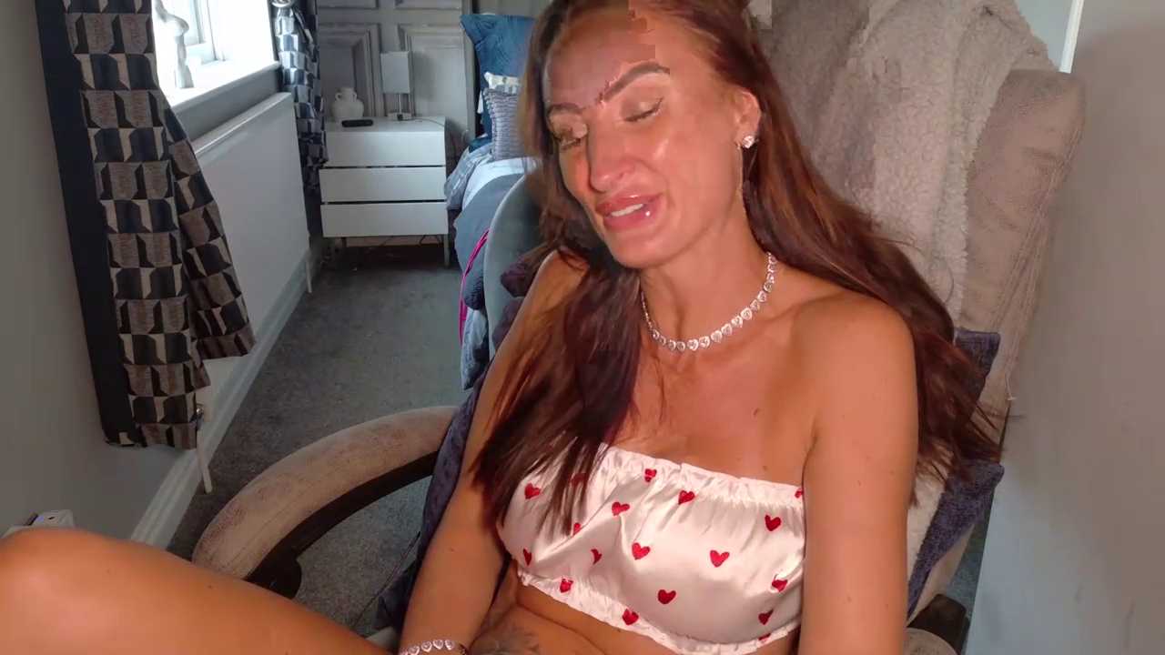 busty-milf-harper